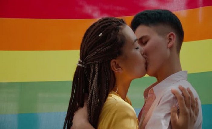 Rainbow Kiss Viral Video